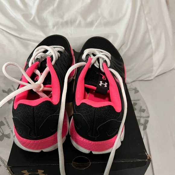 Under armour running shoes. Size 8. In good condition - Picture 1 of 4